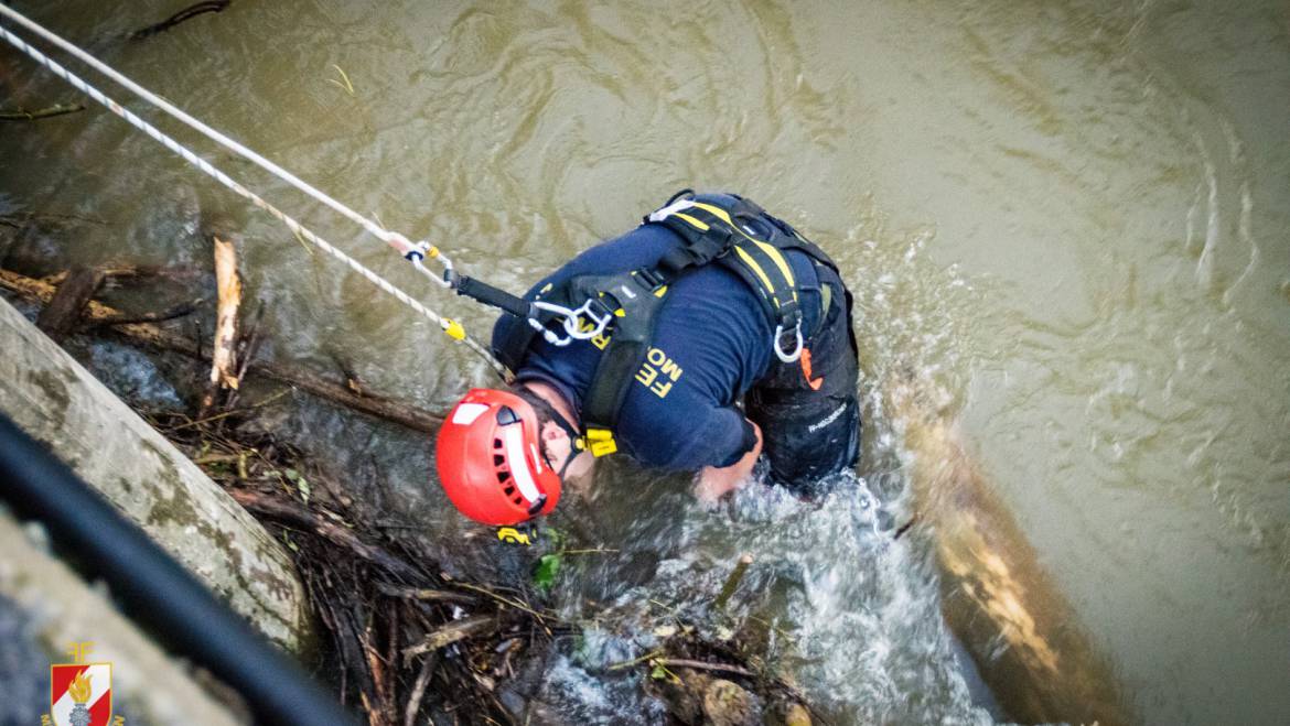 Kainach: MRAS-Team der Feuerwehr löst mächtige Verklausungen