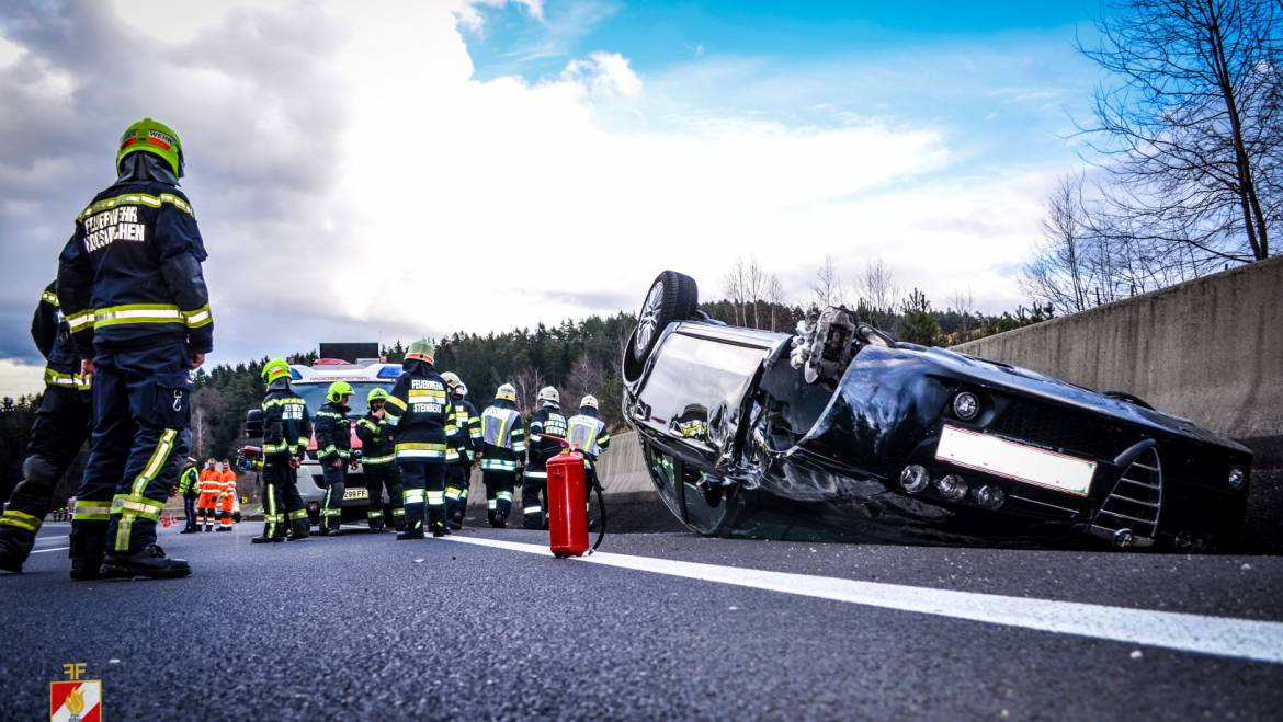 Fahrzeugüberschlag auf der A2