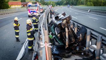 A2: Spektakulärer Verkehrsunfall