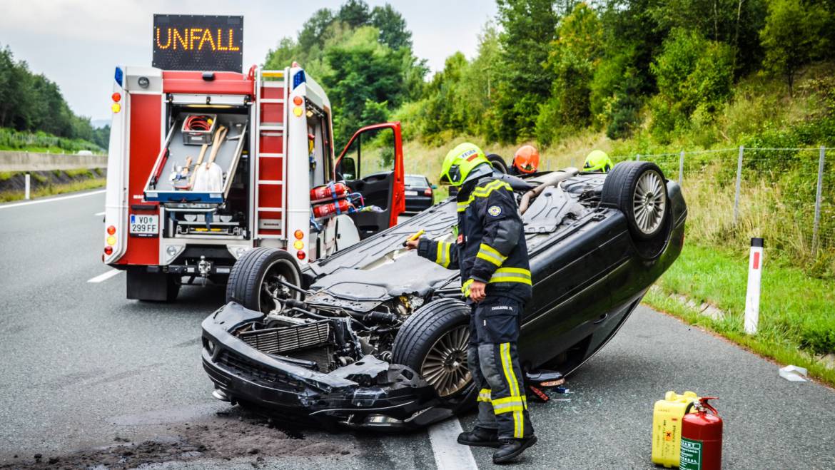 Schwerer “filmreifer” Verkehrsunfall