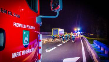 Crash mit Anhänger – Bauschutt auf A2