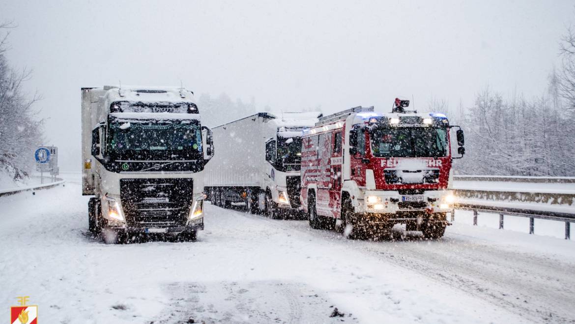 Schneechaos – Feuerwehr Mooskirchen im Dauereinsatz