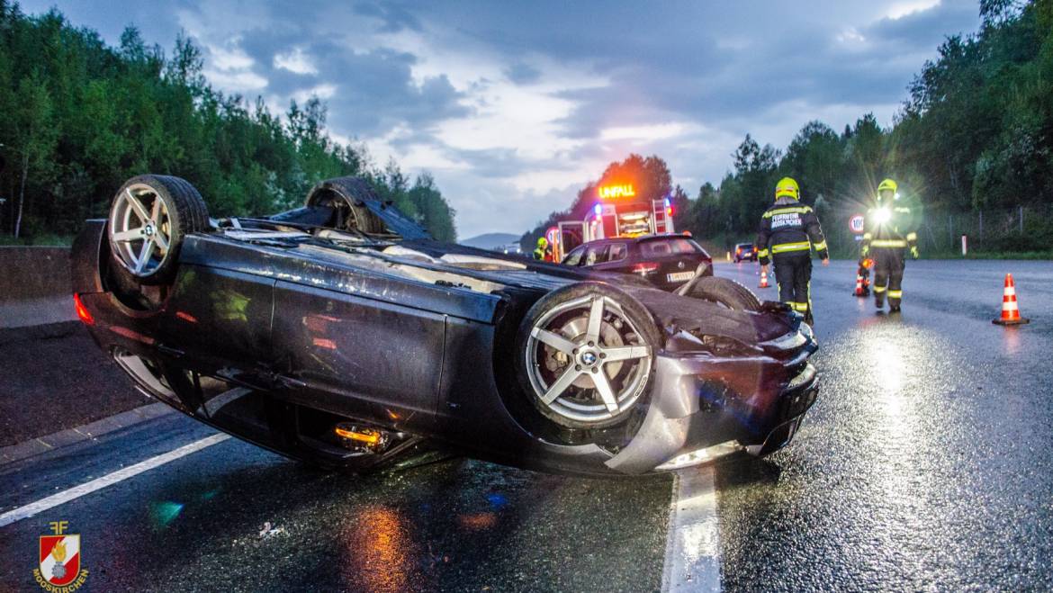 Fahrzeugüberschlag auf der A2 – Insassen unverletzt!