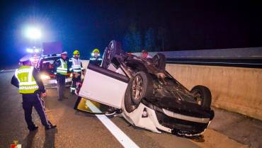 Fahrzeugüberschlag auf der A2