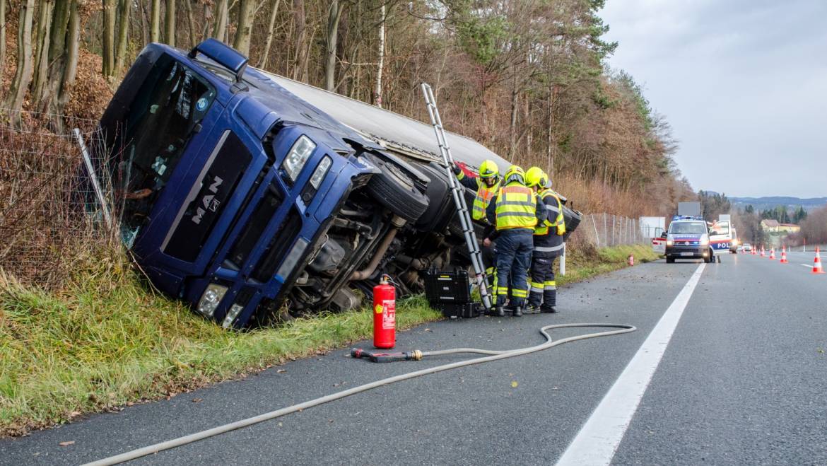 LKW Bergung auf A2