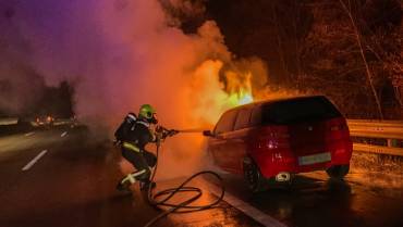 Fahrzeugbrand auf der A2