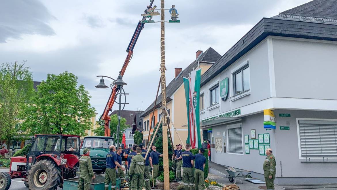 Maibaum aufstellen