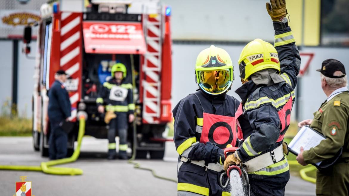 Branddienstleistungsprüfung erfolgreich bestanden