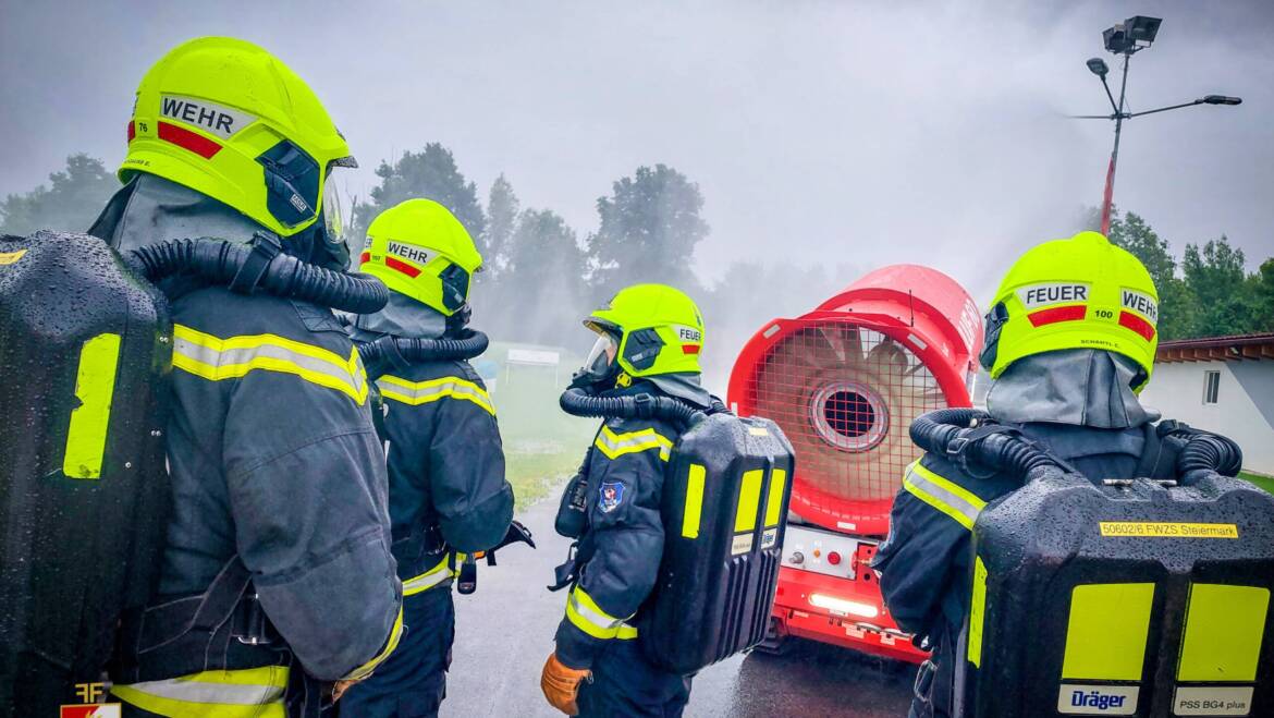 Halbjährliche SKG-Übung – Tunnellöschtraining