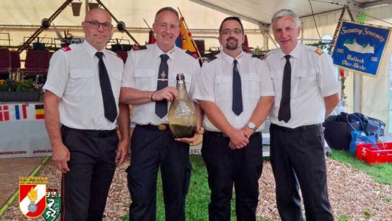 Ein Hoch auf 90 Jahre und eine grenzüberschreitende Feuerwehr-Freundschaft!