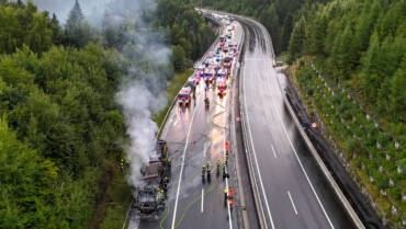 A2: Vollbrand eines Sattelaufliegers